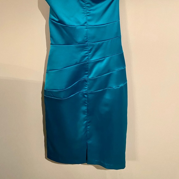 David’s Bridal Silky Teal One Shoulder short Dress - Picture 4 of 7